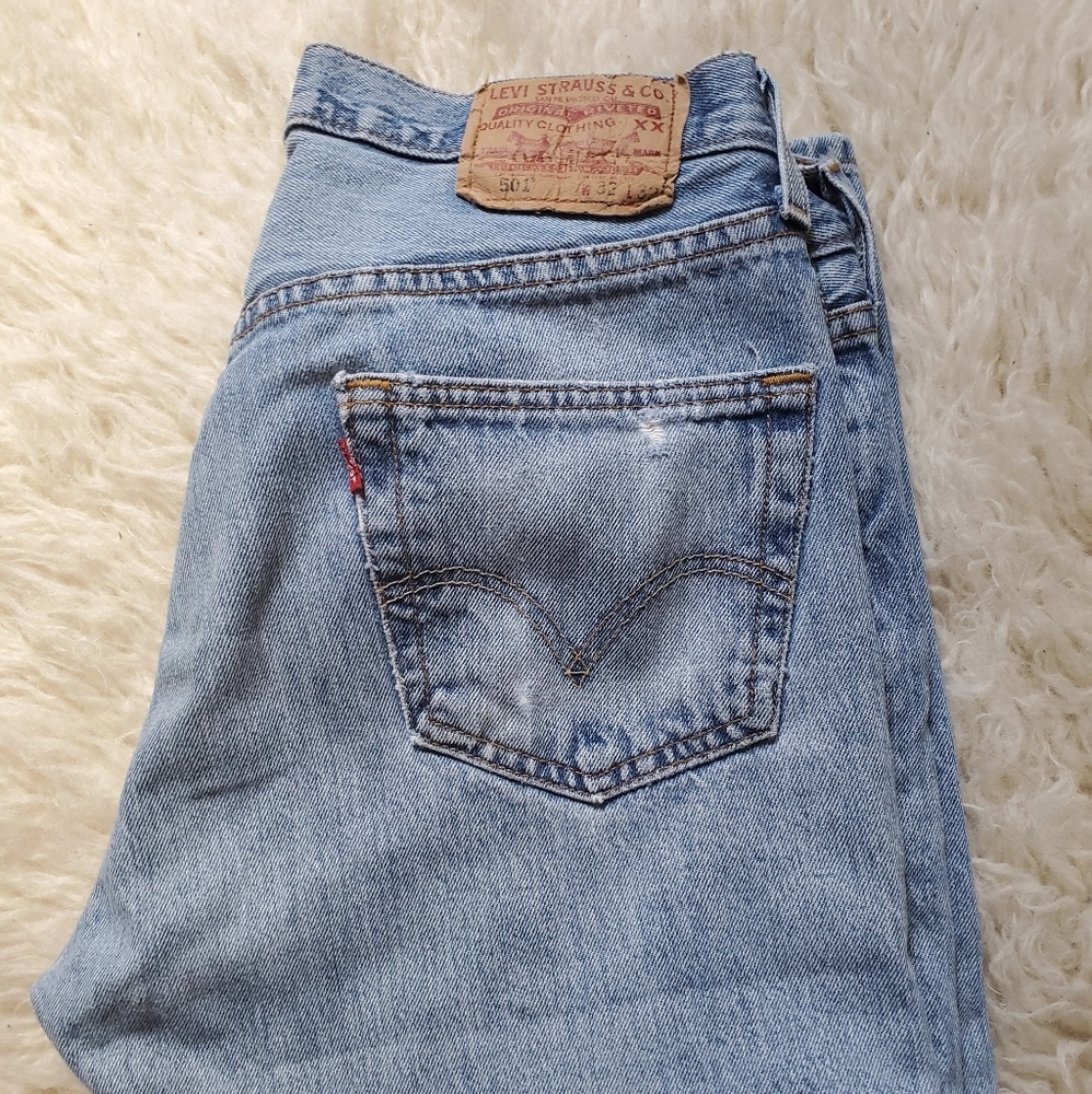Vintage distressed Levi's 501 jeans - Picture 7 of 8